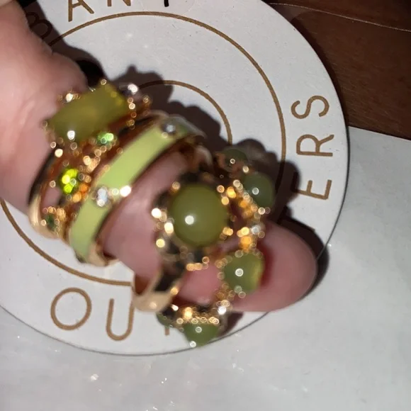 NEW UO 5 ring set stackable green stones - Picture 5 of 6